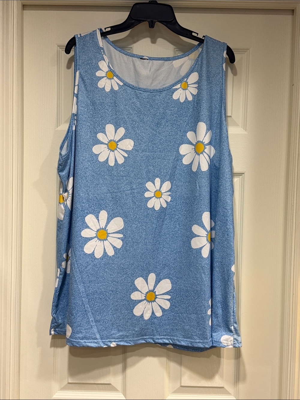 SHEIN Blue Daisy Print Sleeveless Tank Top